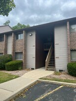 406 Heine Ave in Elgin, IL - Building Photo