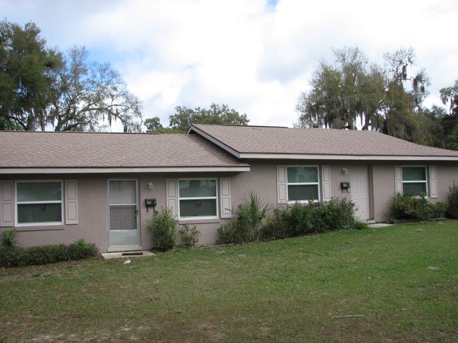 211 N Citrus Ave in Inverness, FL - Foto de edificio - Building Photo