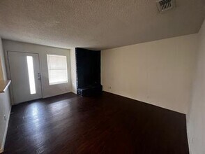 2201 Leah Cove-Unit -B in Austin, TX - Building Photo - Building Photo