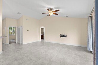 2134 SE Bowie St in Port St. Lucie, FL - Building Photo - Building Photo