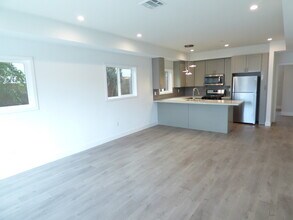 1256 N Hobart Blvd in Los Angeles, CA - Building Photo - Building Photo