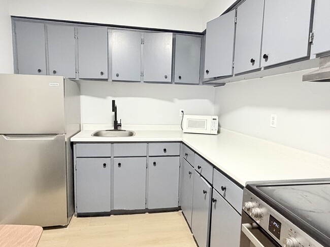 property at 1989 Wyandotte St W