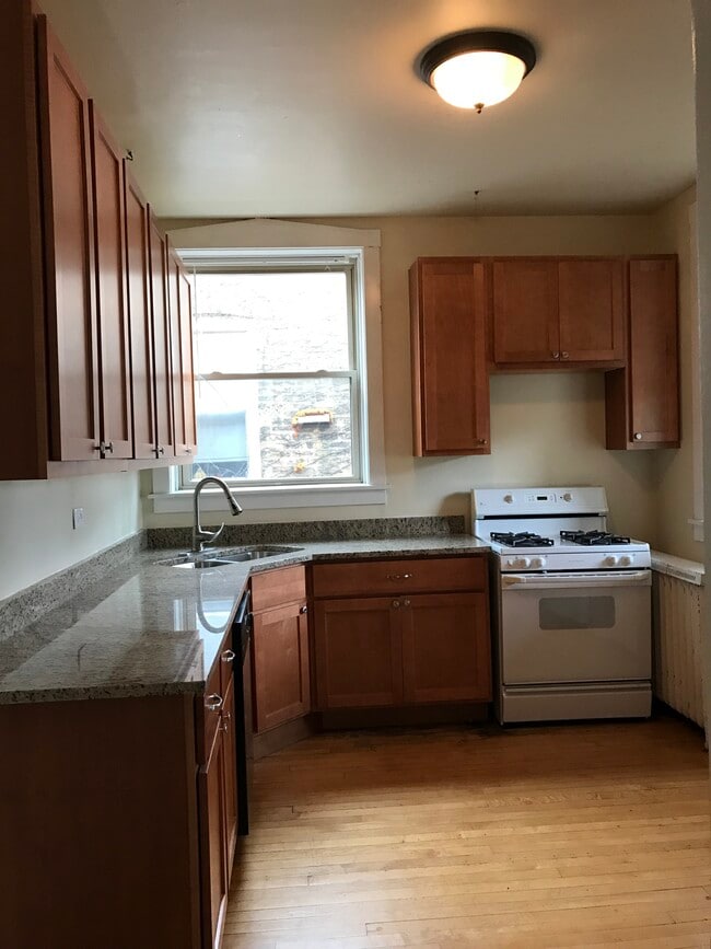 6438 N Lakewood Ave, Unit 3 Unit in Chicago, IL - Building Photo - Building Photo