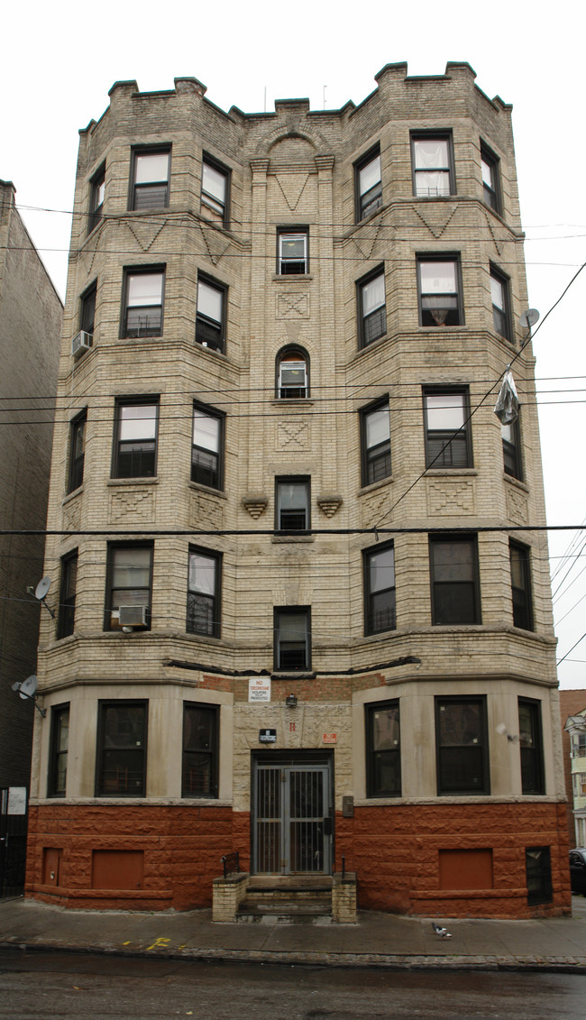 11 Lawrence St