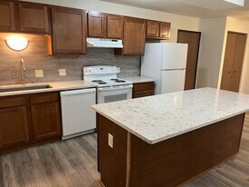 Fox Run Apartments in Portage, WI - Building Photo