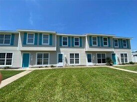 2124 S Atlantic Ave in New Smyrna Beach, FL - Building Photo