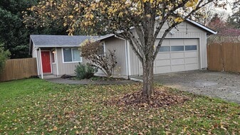 16560 SW Florence St in Beaverton, OR - Building Photo