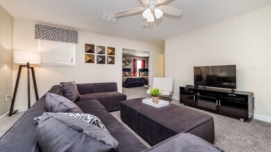 9088 Hazard St-Unit -ID1246805P in Houston, TX - Foto de edificio - Building Photo