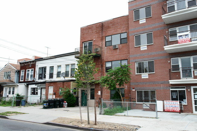 3131A Linden Pl in Flushing, NY - Foto de edificio - Building Photo