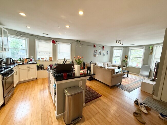 110 Chester St, Unit 1 in Boston, MA - Building Photo - Building Photo