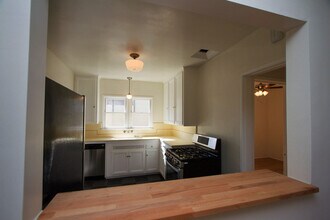 819 E Edgeware Rd in Los Angeles, CA - Building Photo - Building Photo