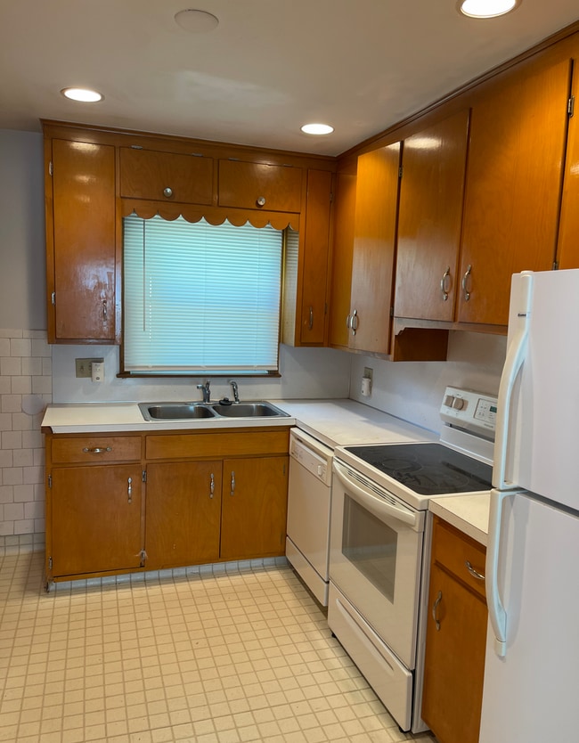 7502 Cass St in Omaha, NE - Building Photo - Building Photo