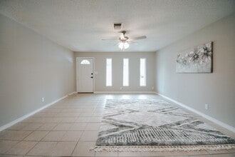 2004 Loma Vista Ave in Victoria, TX - Building Photo - Building Photo