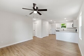 402 Frisco St in Marionville, MO - Building Photo - Building Photo