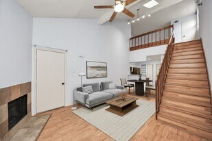 2425 Holly Hall St in Houston, TX - Building Photo