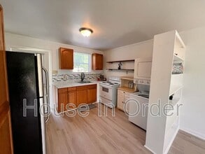 4 Katra Ln in Asheville, NC - Building Photo - Building Photo