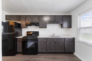 61 Midland Heights Cir in Midland, PA - Building Photo