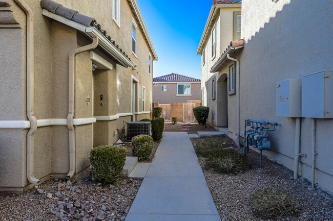 6255 Arby Ave in Las Vegas, NV - Building Photo - Building Photo