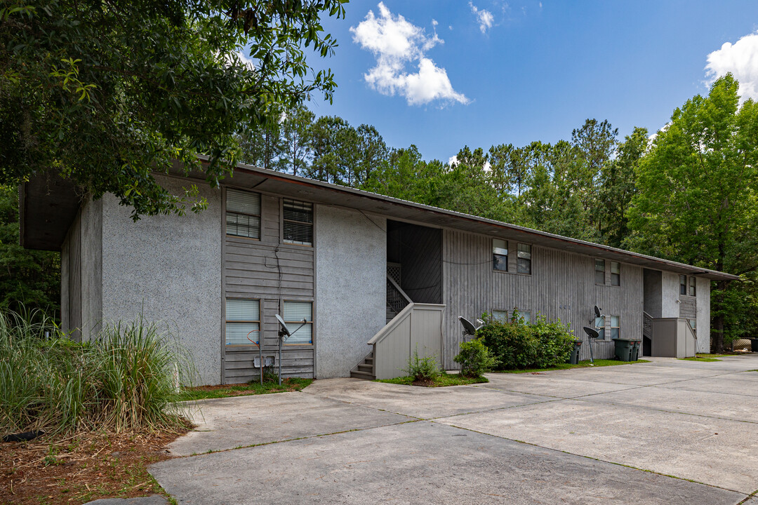 401 Oakridge BND in Hinesville, GA - Building Photo