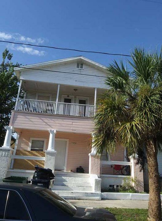 2329 W Spruce St in Tampa, FL - Building Photo