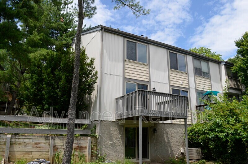 24 Dendron Ct in Parkville, MD - Foto de edificio