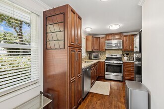 7329 Ash St in Prairie Village, KS - Building Photo - Building Photo