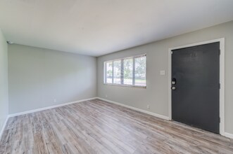 10766 Tropic Dr in St. Ann, MO - Building Photo - Building Photo