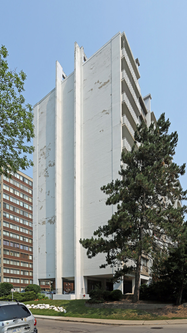 Berkshire Apartments in Hamilton, ON - Building Photo - Building Photo