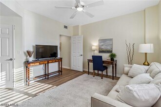1001 Arbor Lake Dr in Naples, FL - Building Photo - Building Photo
