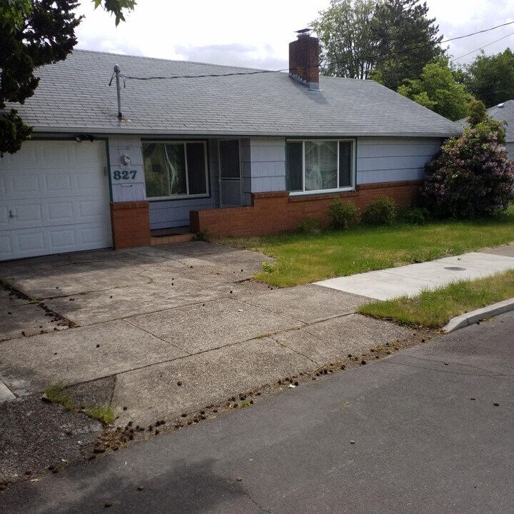 827 NW 30th St in Corvallis, OR - Building Photo