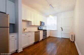 3265 N Broadway in Chicago, IL - Building Photo - Building Photo
