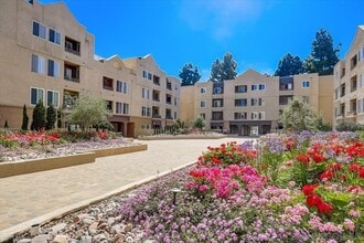 8889 Caminito Plaza Centro, Unit 7319 in San Diego, CA - Building Photo - Building Photo