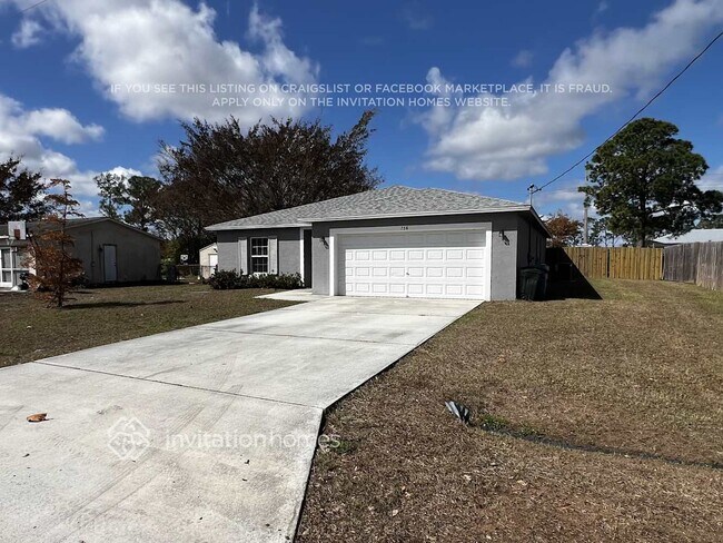 758 NW Bristol St in Port St. Lucie, FL - Foto de edificio - Building Photo