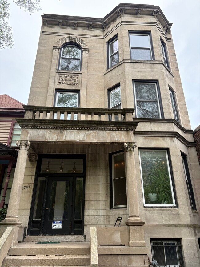 5704 S Kenwood Ave in Chicago, IL - Building Photo - Building Photo