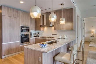 3130 N Harwood St in Dallas, TX - Building Photo - Building Photo