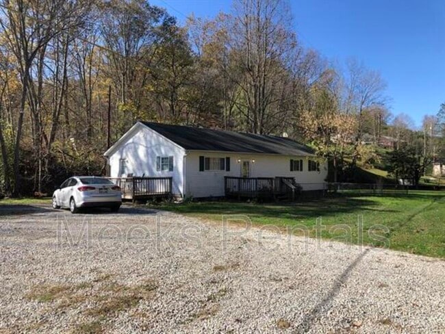 714 Tackett Branch Rd in Hurricane, WV - Building Photo - Building Photo