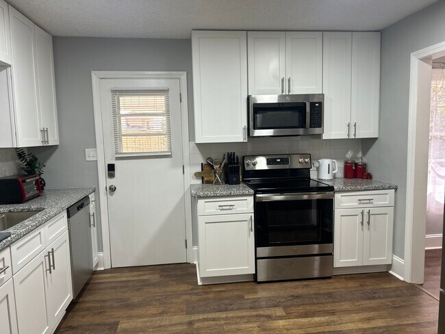 444 McBain Dr in Fayetteville, NC - Building Photo - Building Photo