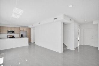 103 NW 10th Pl in Florida City, FL - Building Photo - Building Photo
