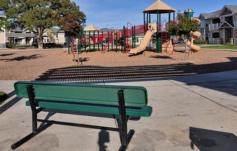 Blue Oak Court in Anderson, CA - Building Photo - Building Photo