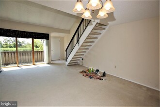 404 Aspen Dr in Plainsboro, NJ - Building Photo - Building Photo