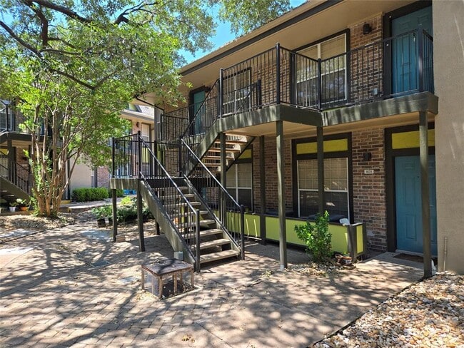 property at 7685 Northcross Dr