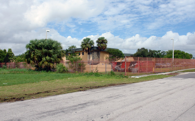 Miami Gardens Apartments in Miami Gardens, FL - Building Photo - Building Photo