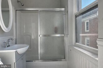 407 S 10th St in Philadelphia, PA - Building Photo - Building Photo