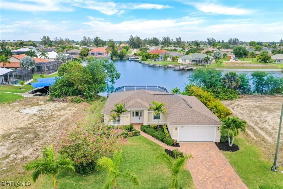 1723 SW 31st Ln in Cape Coral, FL - Building Photo
