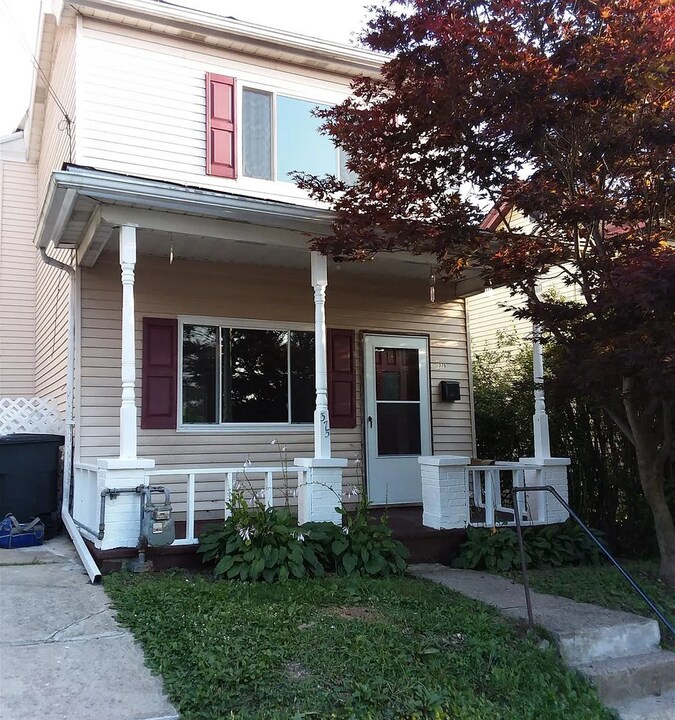 375 Copperfield Ave in Pittsburgh, PA - Building Photo