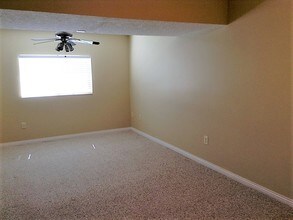 689 Ackerly Dr in Independence, KY - Foto de edificio - Building Photo