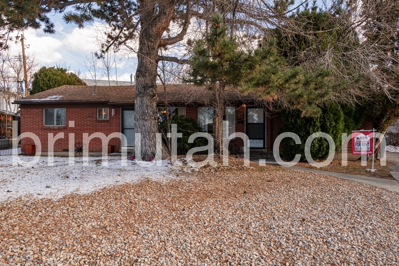 3953-3955 S 2250 E in Holladay, UT - Building Photo