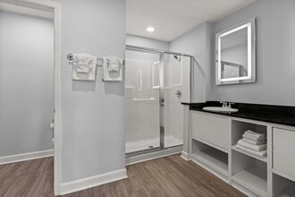 Ocean Escape Condos in Myrtle Beach, SC - Foto de edificio - Building Photo