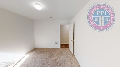 20910 Fawn Ct in West Linn, OR - Foto de edificio - Building Photo