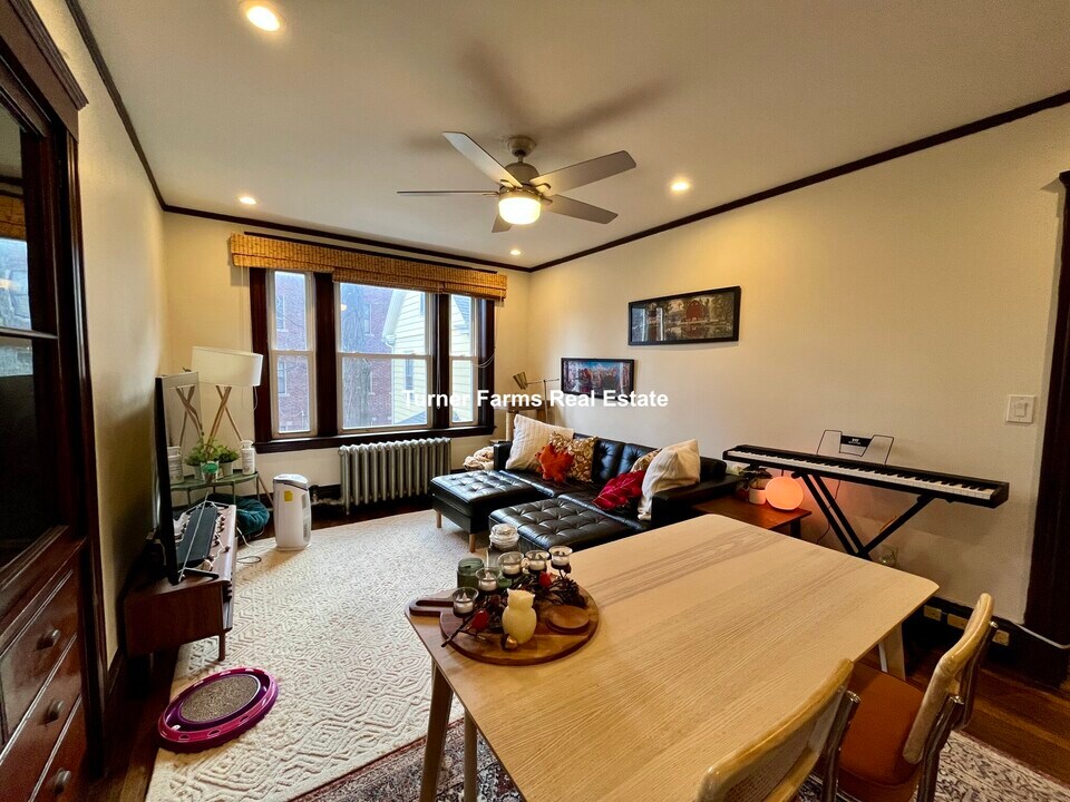 9 Fairfield St, Unit 2R in Cambridge, MA - Building Photo